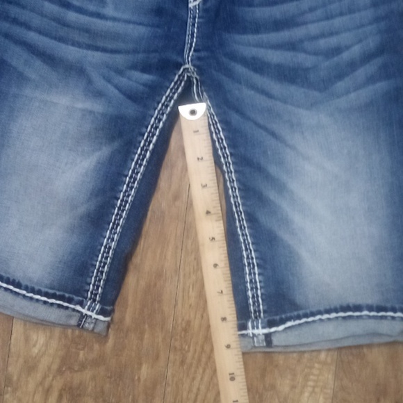 Rock Revival Women's 26 Bermuda Jean Shorts Flap Pockets Embroidered NWT - Picture 10 of 11